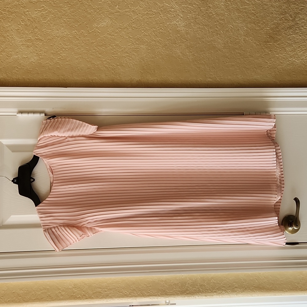Girl's pink pleated dress